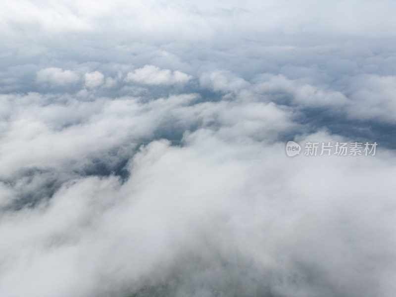 空中俯瞰视角下的壮观云海景象