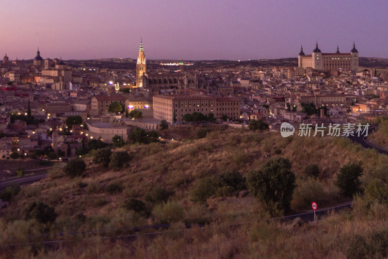 黄昏时分的特色城市建筑全景风貌
