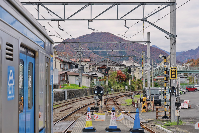 日本富士山，轨道交通，地铁站台与轨道