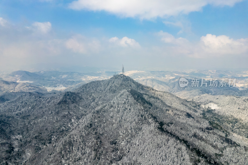 南方丘陵山川田园农田雪景航拍图