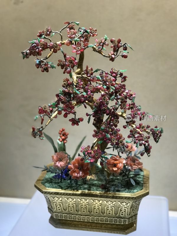 故宫博物院金枝玉叶宝石盆景展品