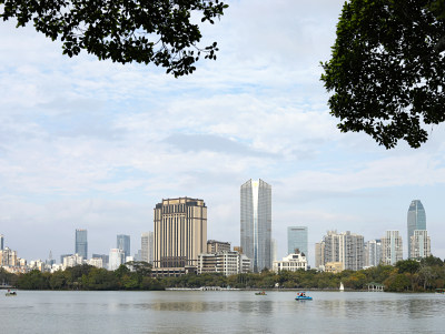 有河流有建筑的一些现代城市建筑风光