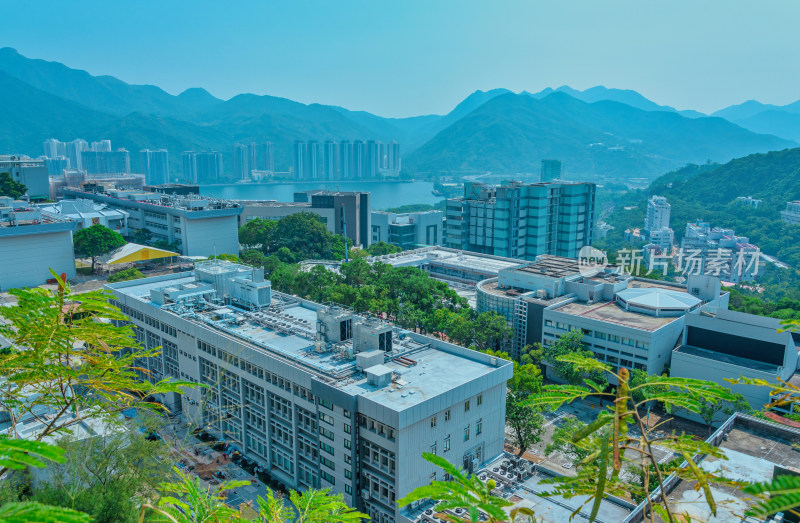 香港中文大学教学楼与滨海海景豪宅