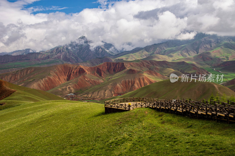 青海省卓尔山山顶风景