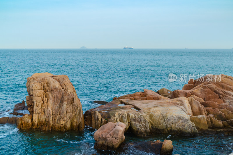 青岛燕儿岛海边风光