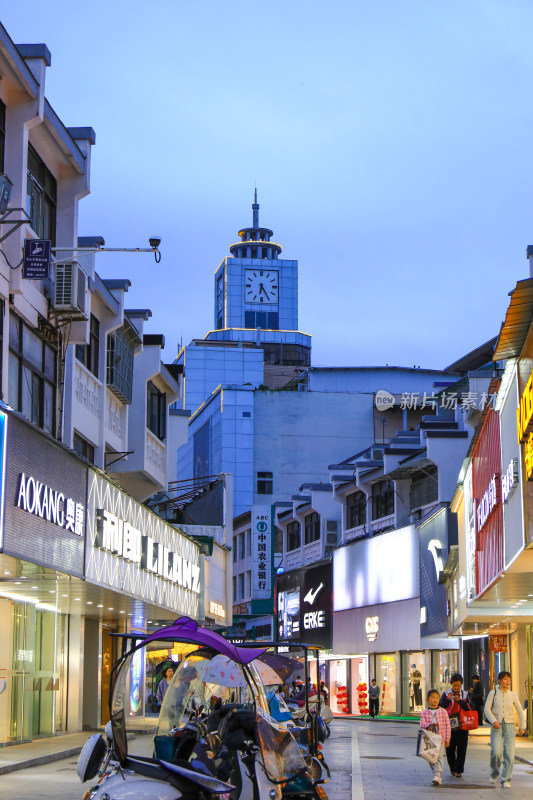 黄山屯溪老街河街夜景风光