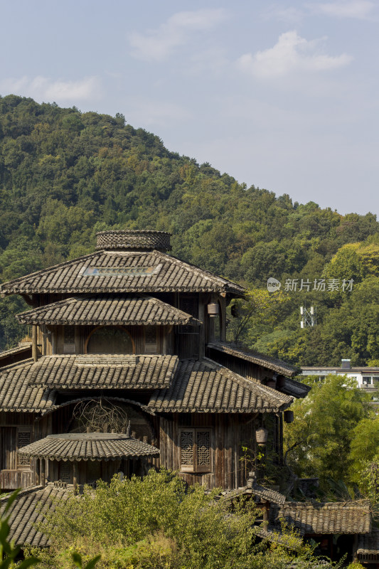 杭州满觉陇茶园小木屋，似《千与千寻》汤屋