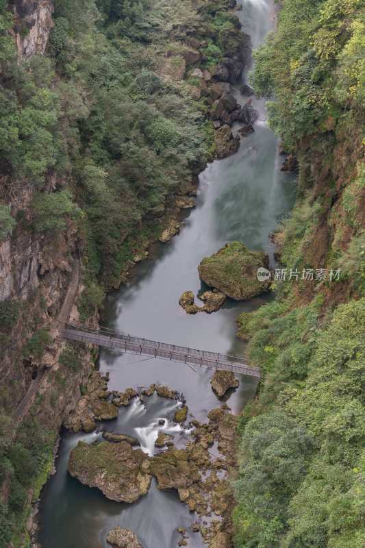 贵州黔西南布依族马岭河大峡谷山涧瀑布