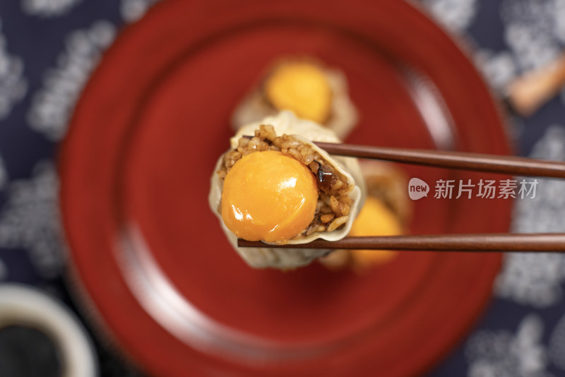 蛋黄烧卖早餐中国传统面食美食特写