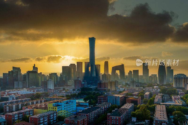 夕阳下的北京城市建筑全景