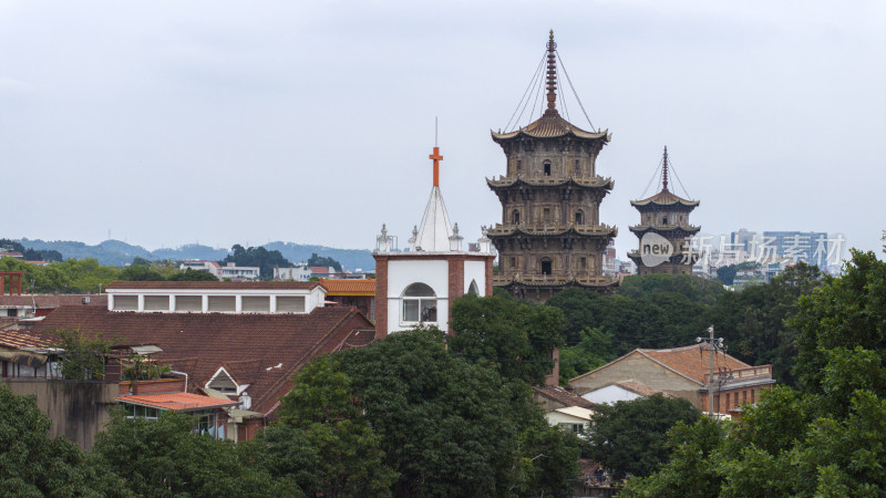 福建泉州古城开元寺双塔航拍