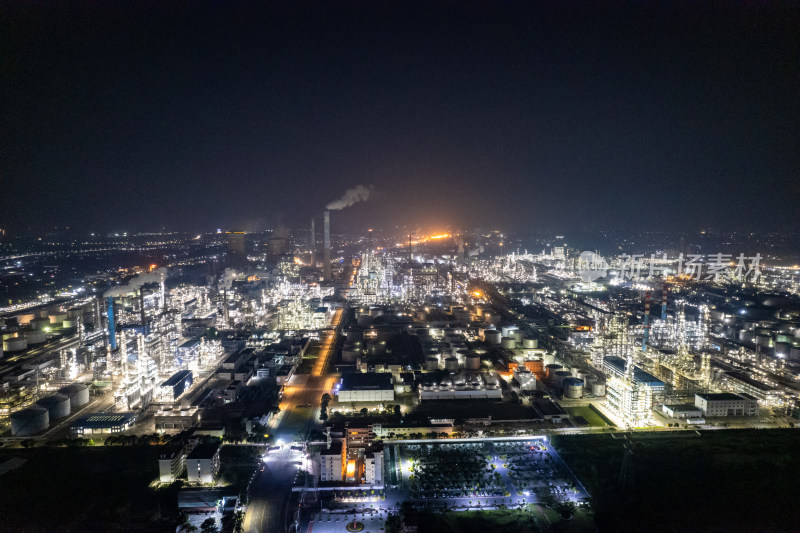 中国石化茂名石化夜景航拍图