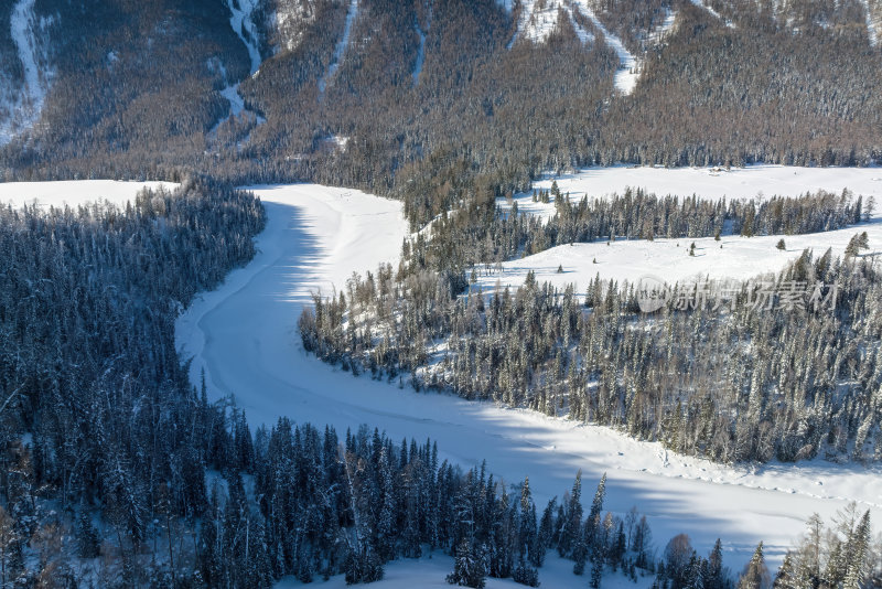 新疆北疆阿勒泰喀纳斯冬季雪景童话世界航拍