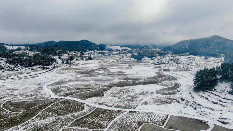 航拍南方乡村田园农田梯田雪景