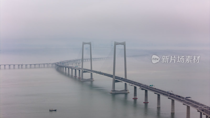 低空平流雾下的深中通道