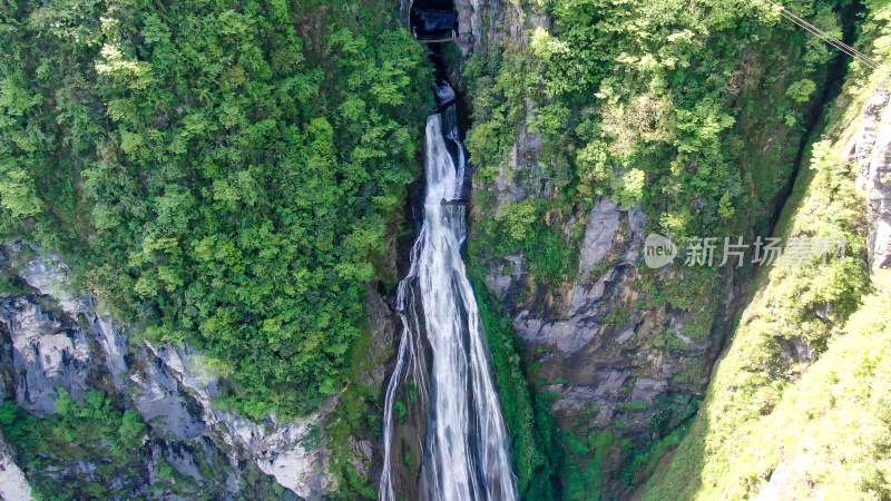 瀑布流水