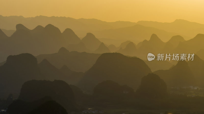 桂林阳朔喀斯特地貌水墨画山水画