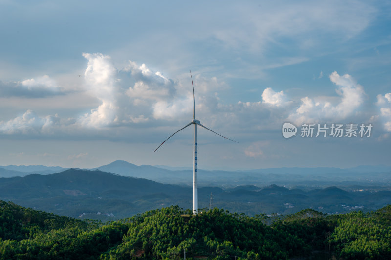 风车山山顶壮丽山河画圈