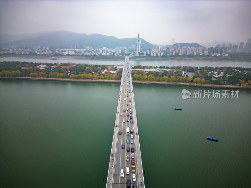 湖南长沙橘子洲大桥交通航拍图