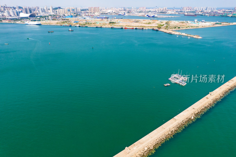 烟台烟台山大海蓝色海洋航拍摄影图