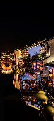 水乡古镇夜间河道风景