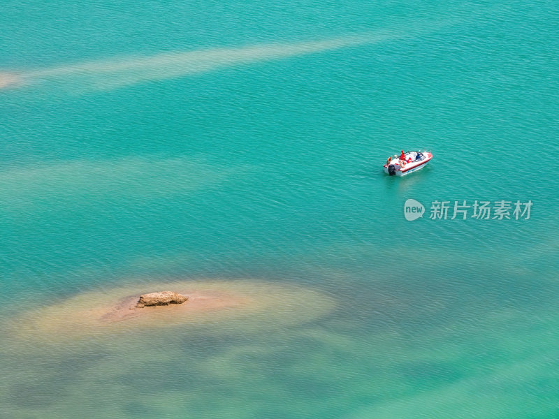 青海海西州乌素特水上雅丹奇异地貌高空航拍