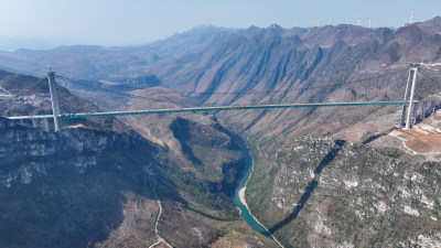 贵州花江峡谷大桥建设