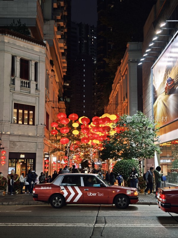 香港挂满红灯笼的城市街道夜景