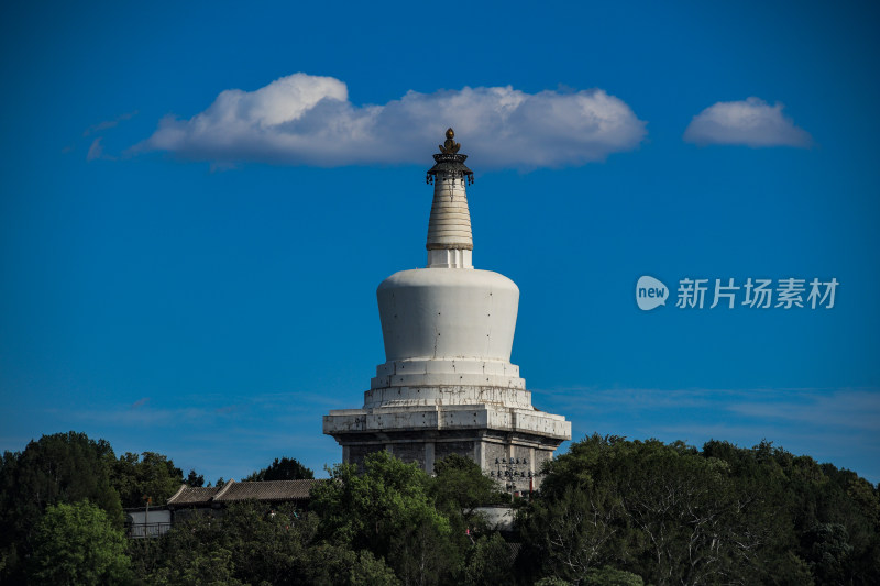 透过古建筑看白塔