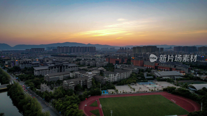 云南昆明城市夕阳晚霞航拍图