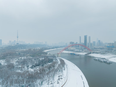 武汉汉阳江滩和南岸嘴公园雪景风光