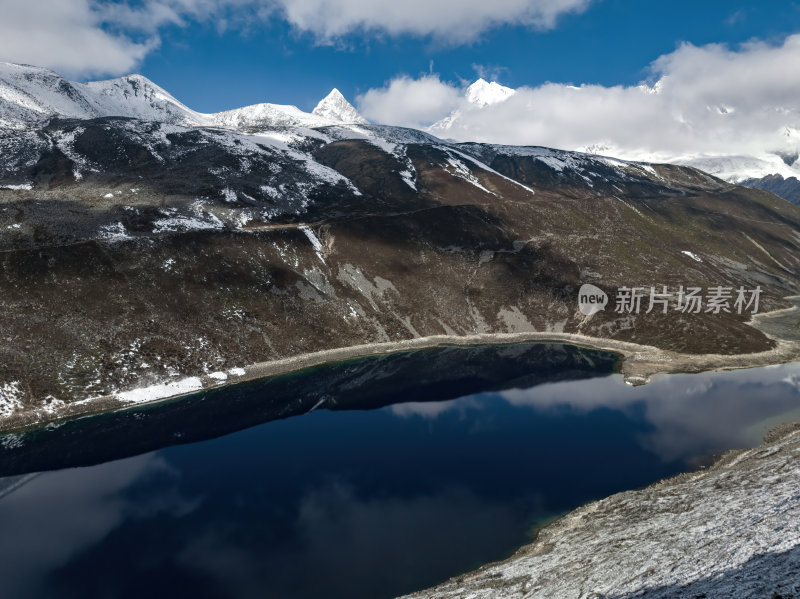 西藏山南洛扎秘境库拉岗日白马林措航拍