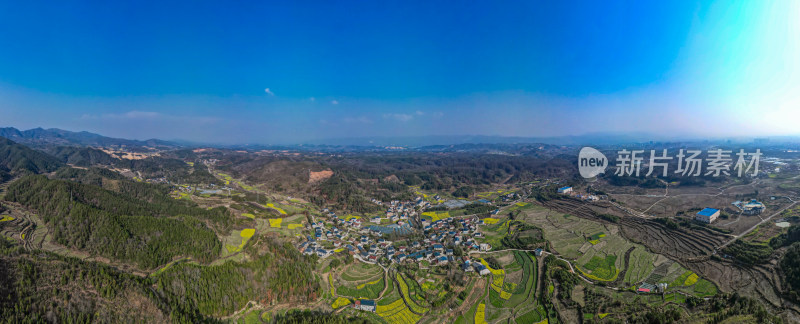 山川丘陵金黄稻田美丽乡村全景图航拍