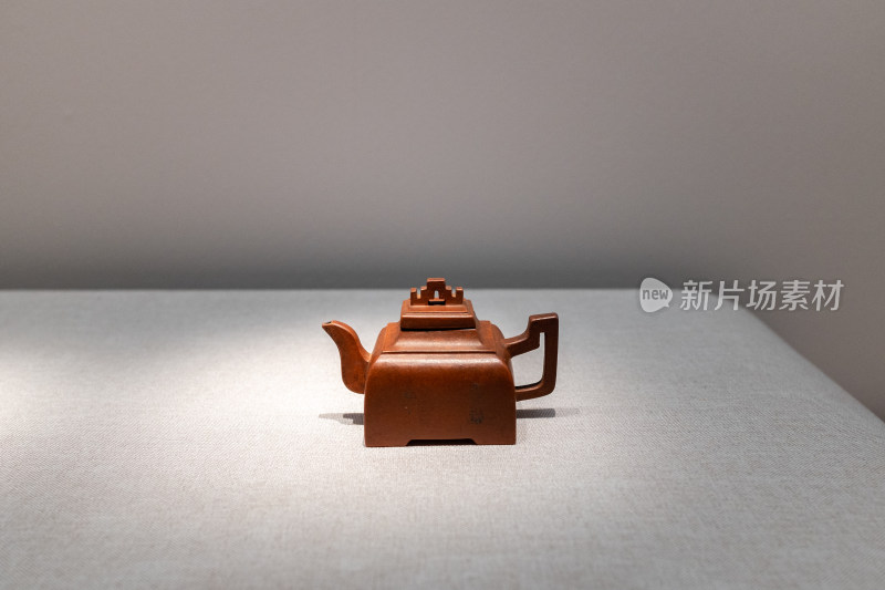 中国茶叶博物馆的民国素功精制款紫砂觚棱壶