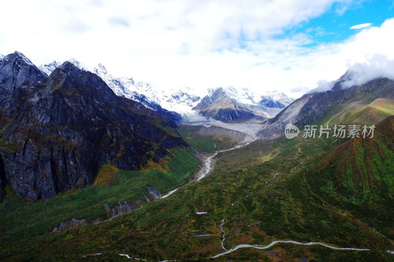 珠峰东坡雪山河流自然风景