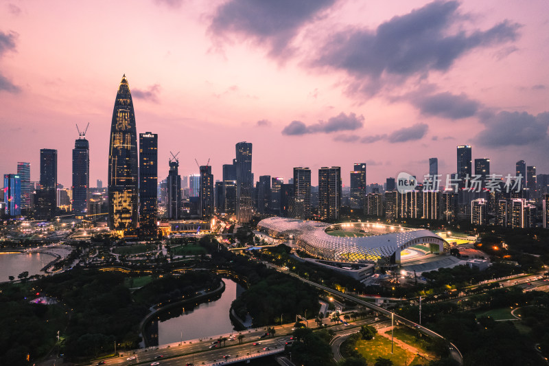 深圳湾体育中心、中国华润大厦夜景图