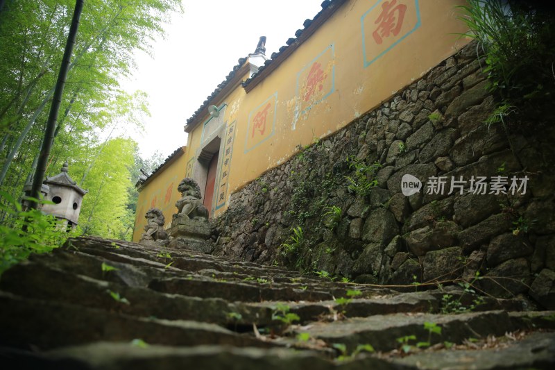 崇头武岱峰寺庙