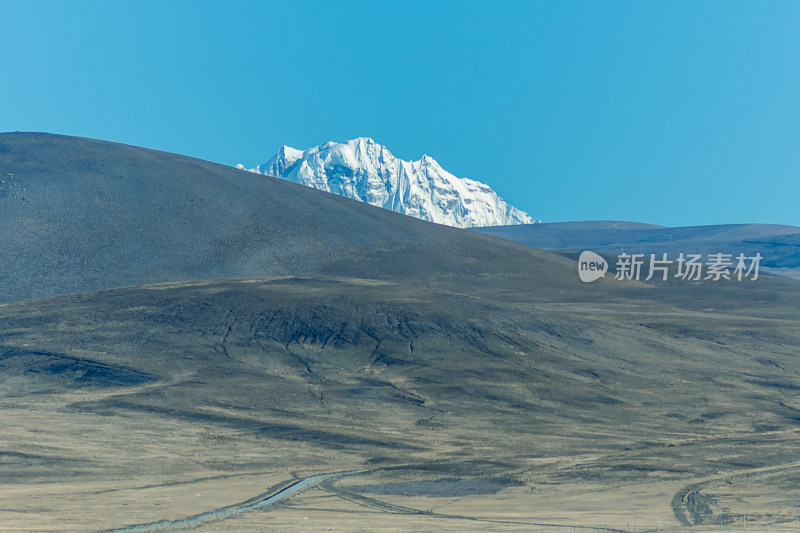 219国道上的雪山尖