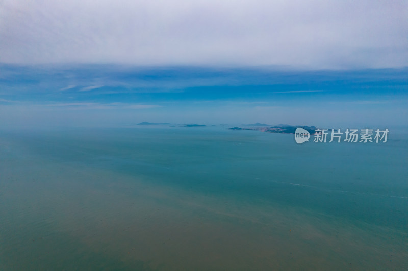 蓝色海洋岛屿大海沙滩航拍摄影图