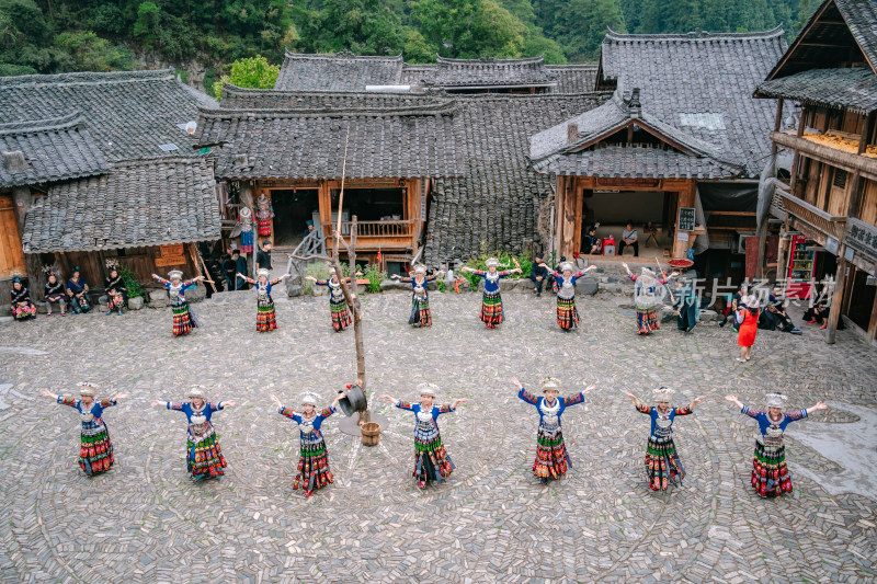 贵州朗德苗寨歌舞活动