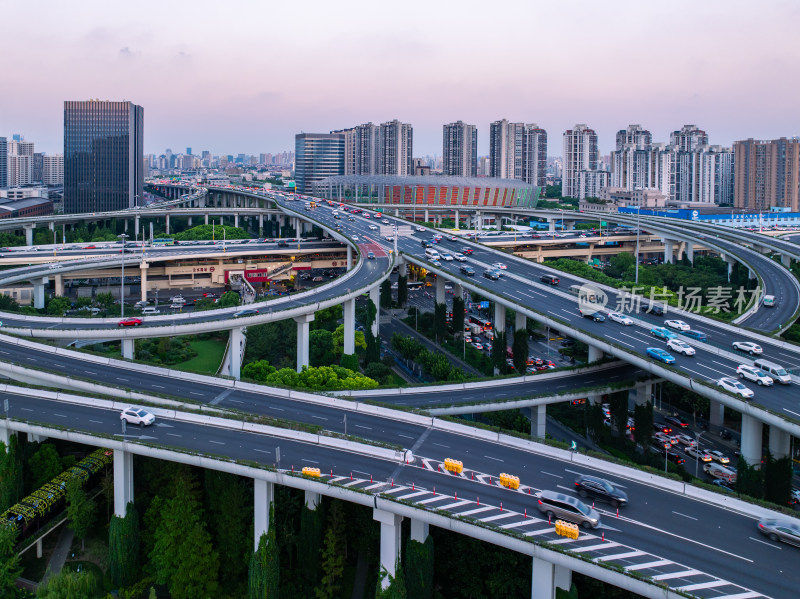 航拍上海汶水路立交桥城市晚高峰车来车往