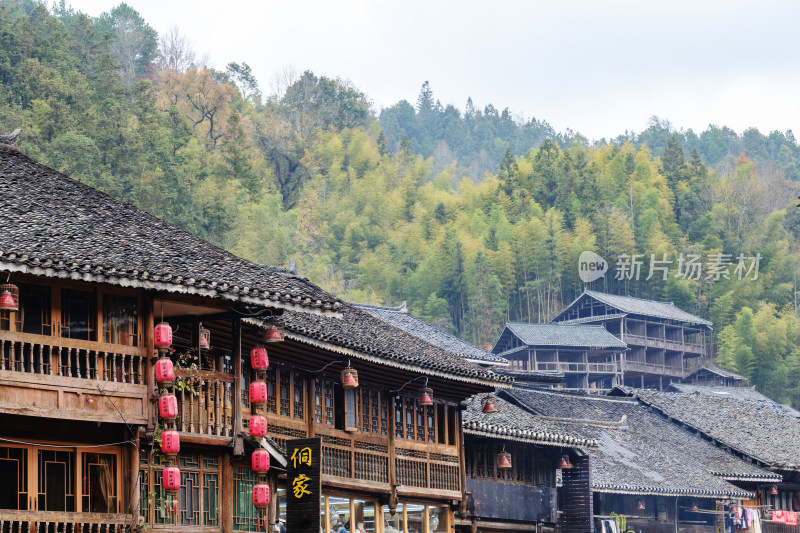 贵州黔东南州肇兴侗寨-山边的侗族木屋