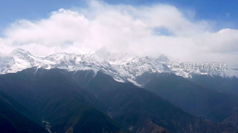 云南梅里雪山云海航拍