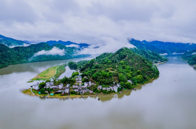 春日的新安江山水画廊风光