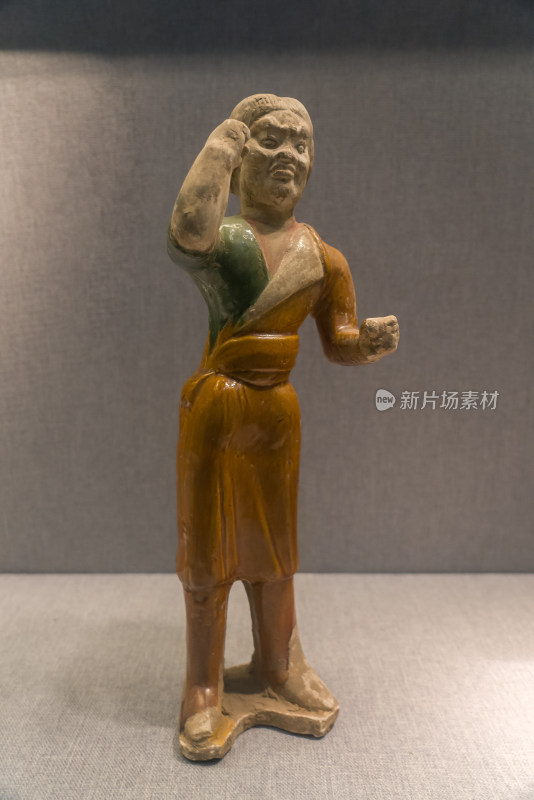 洛阳博物馆馆藏文物唐代三彩陶瓷男佣人物