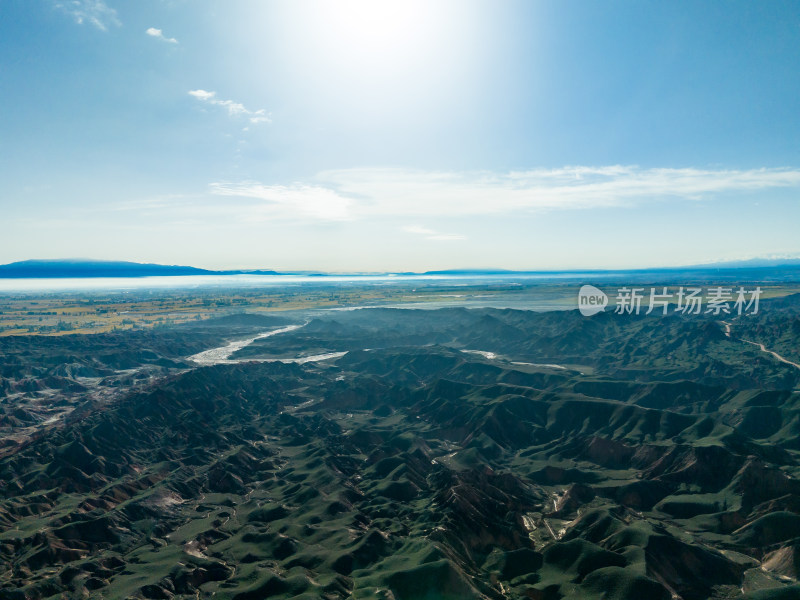 甘肃张掖芦水湾蓝天白云旅游度假区航拍图