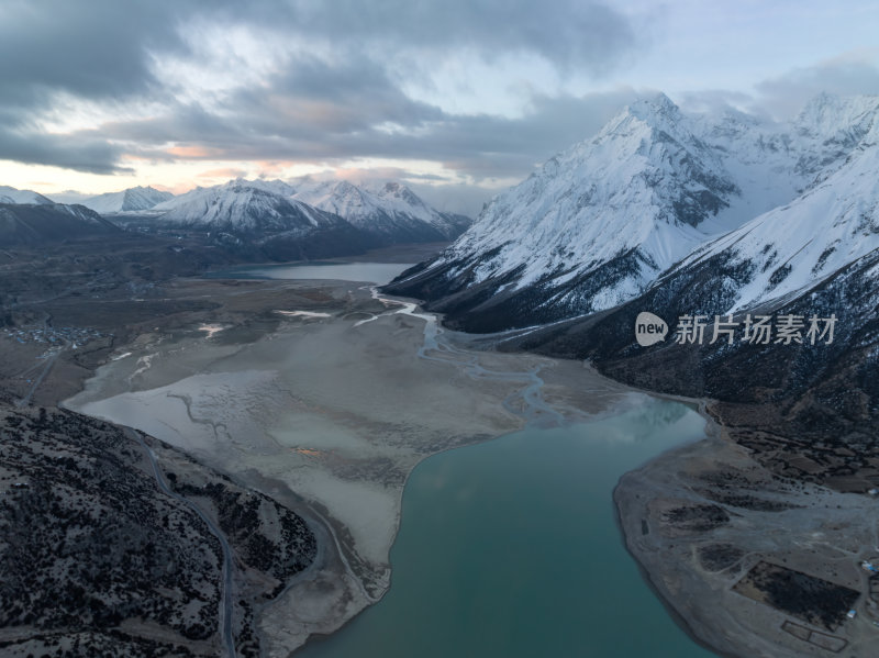 西藏昌都然乌湖来古雪山冰湖高空航拍