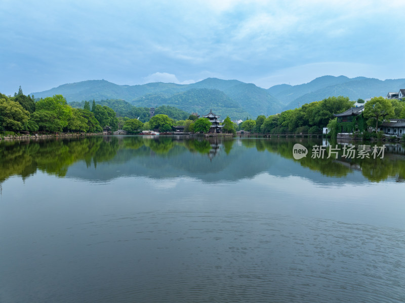 航拍浙江省台州市临海市东湖景区紫阳古街