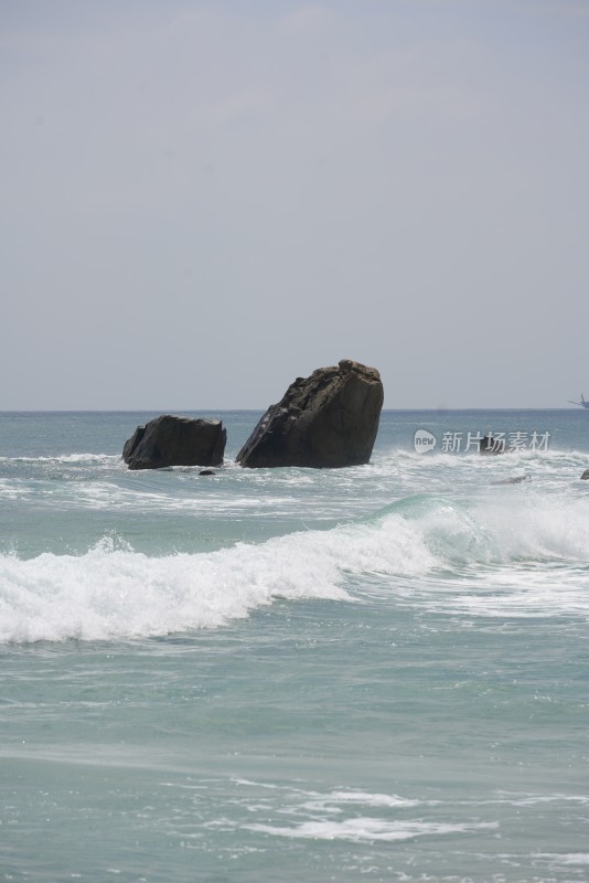 海南三亚万宁日月湾海浪