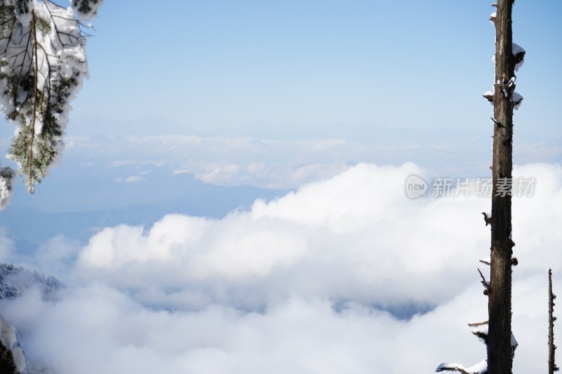 四川眉山瓦屋山景区雪山云海